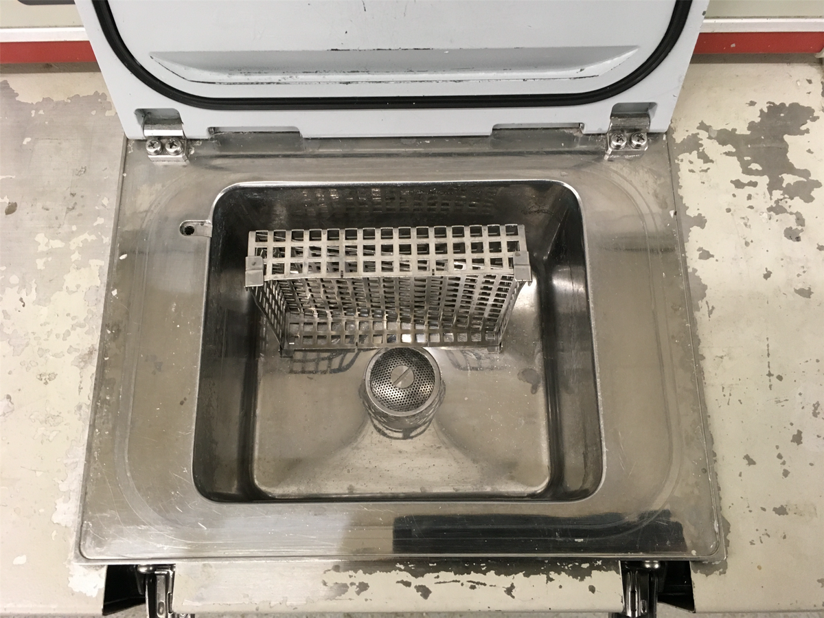 Sakura Tissue-Tek VIP 1000 Vacuum Processor 4617 w/ Cabinet & Baskets