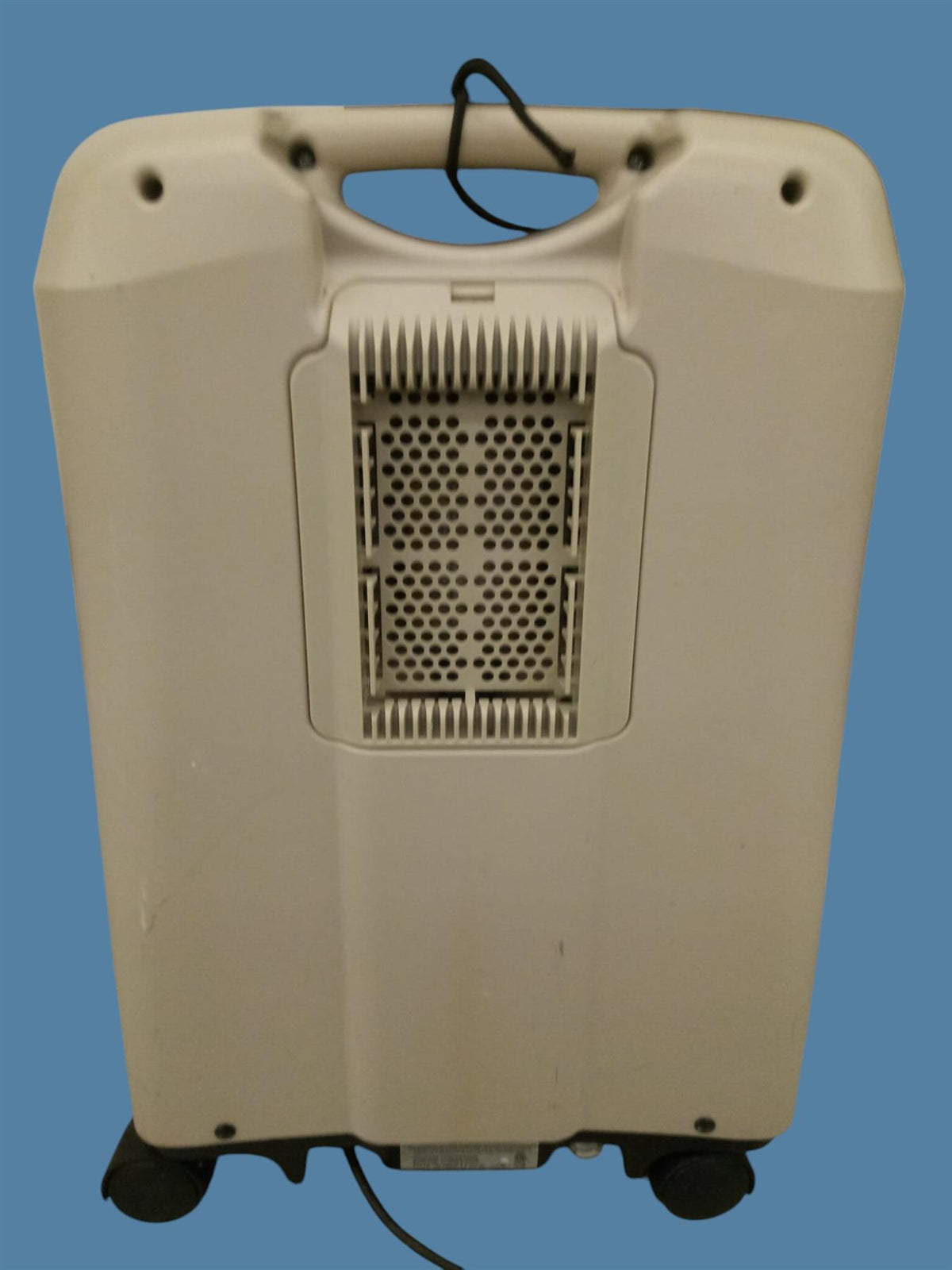Invacare Perfecto 2 -- 5 Liter Oxygen Concentrator w/ O2 Sensor (7,980 hours)