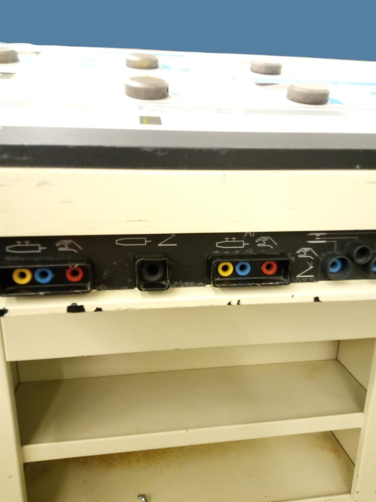 ConMed System 7550 Electrosurgical Generator Unit w/ 3 Footswitches
