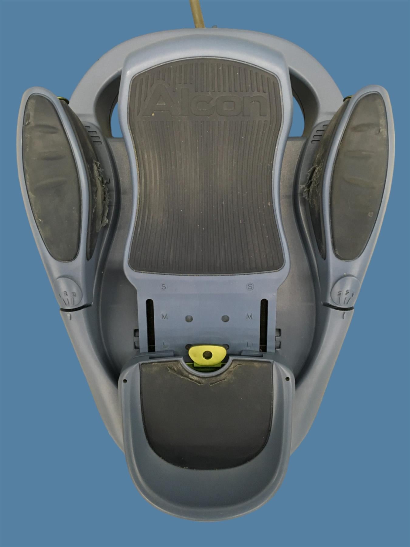 Alcon iNFINITI Vision System (OZil Compatible)  w/ Footswitch, Remote Control
