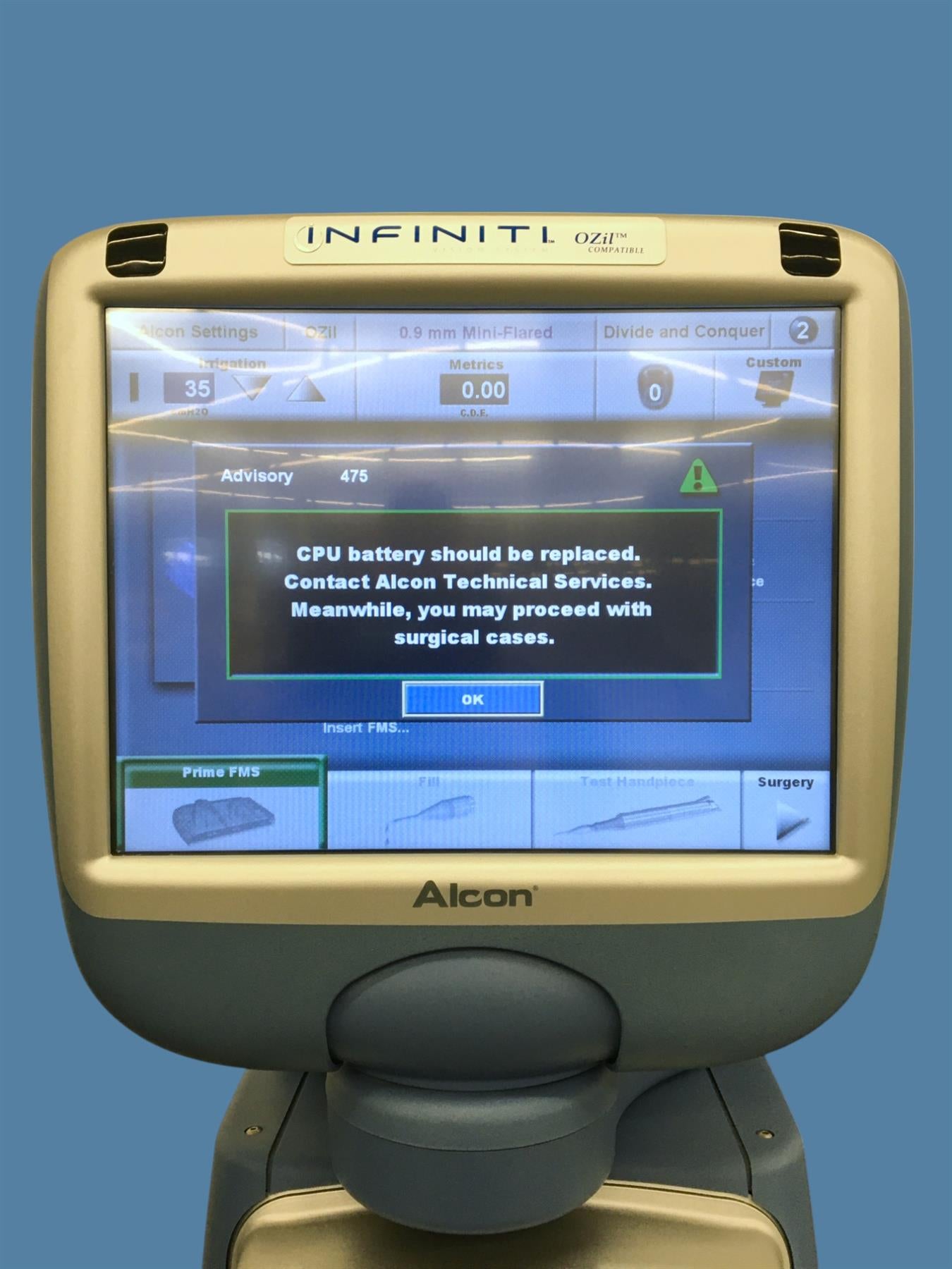 Alcon iNFINITI Vision System (OZil Compatible)  w/ Footswitch, Remote Control