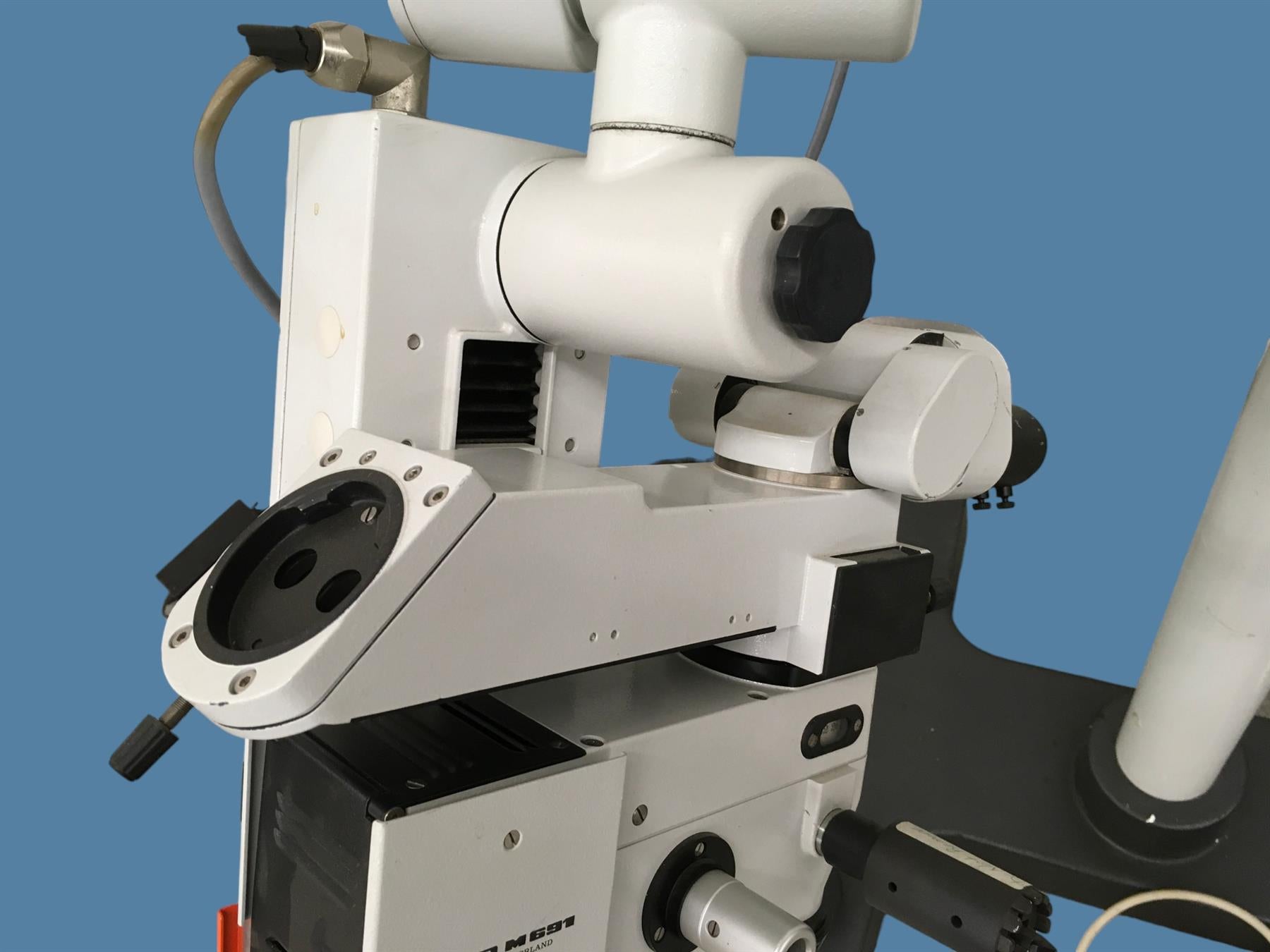 Wild Heerbrugg M691 Surgical Microscope on MS-C / MEL 48 Motorized Stand - Read