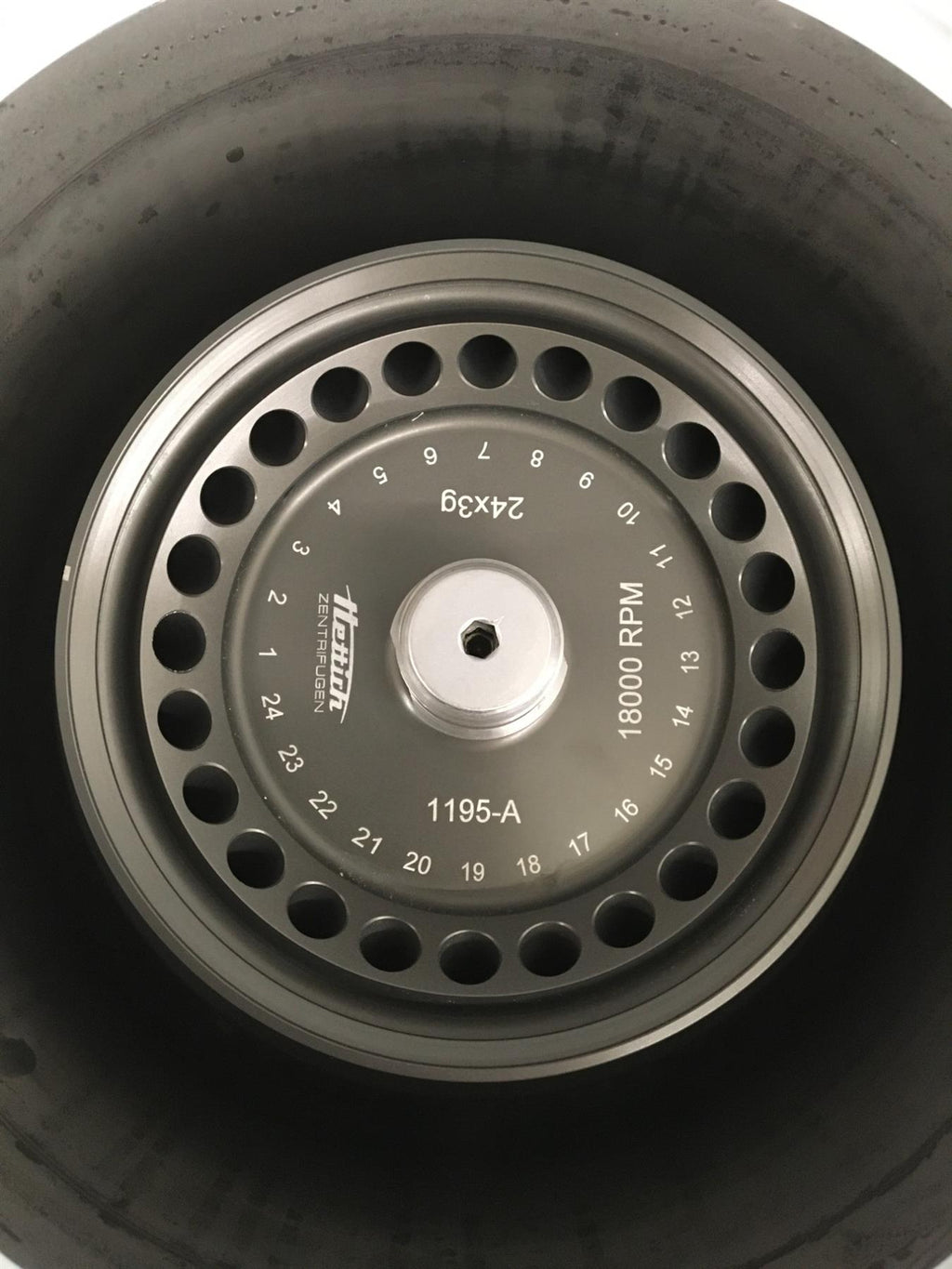Hettich Mikro 220R 2205-01 Refrigerated Centrifuge w/ 24-Place Rotor 1195-A