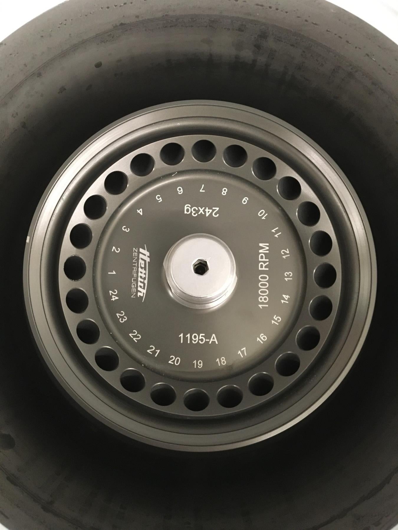 Hettich Mikro 220R 2205-01 Refrigerated Centrifuge w/ 24-Place Rotor 1195-A