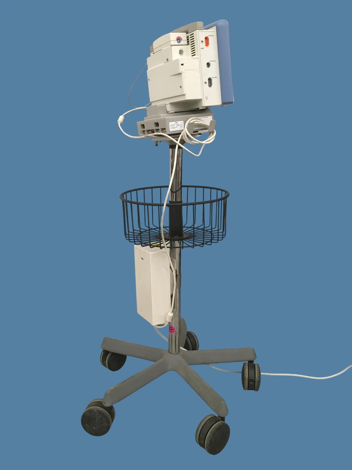 Dräger Infinity Delta MS18597-48 (2014) | Masimo SET | Stand | Dock | READ DESC