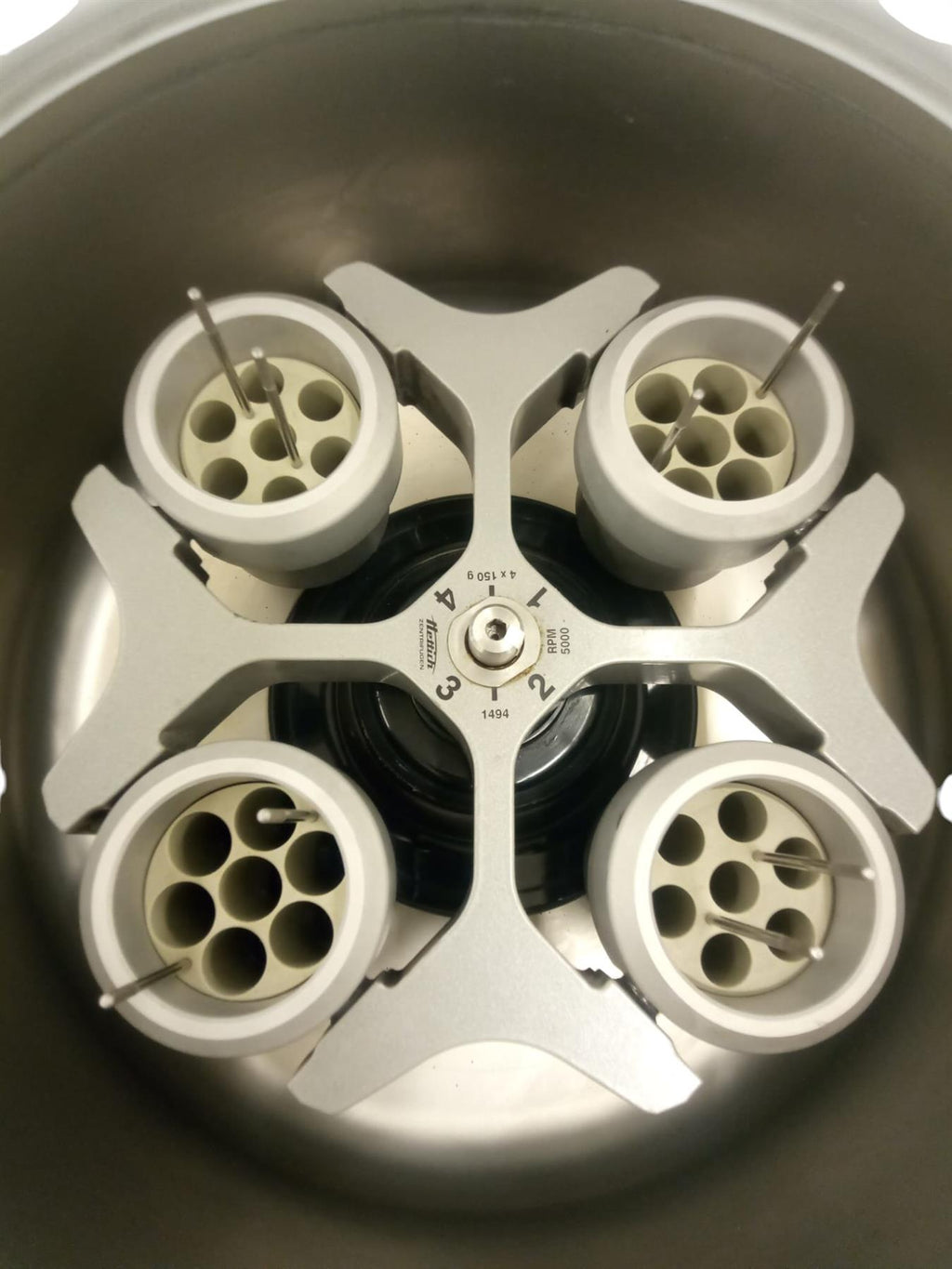 Hettich Universal 320 (1401-01) Centrifuge w/ Model 1494 Rotor & 1425 Buckets