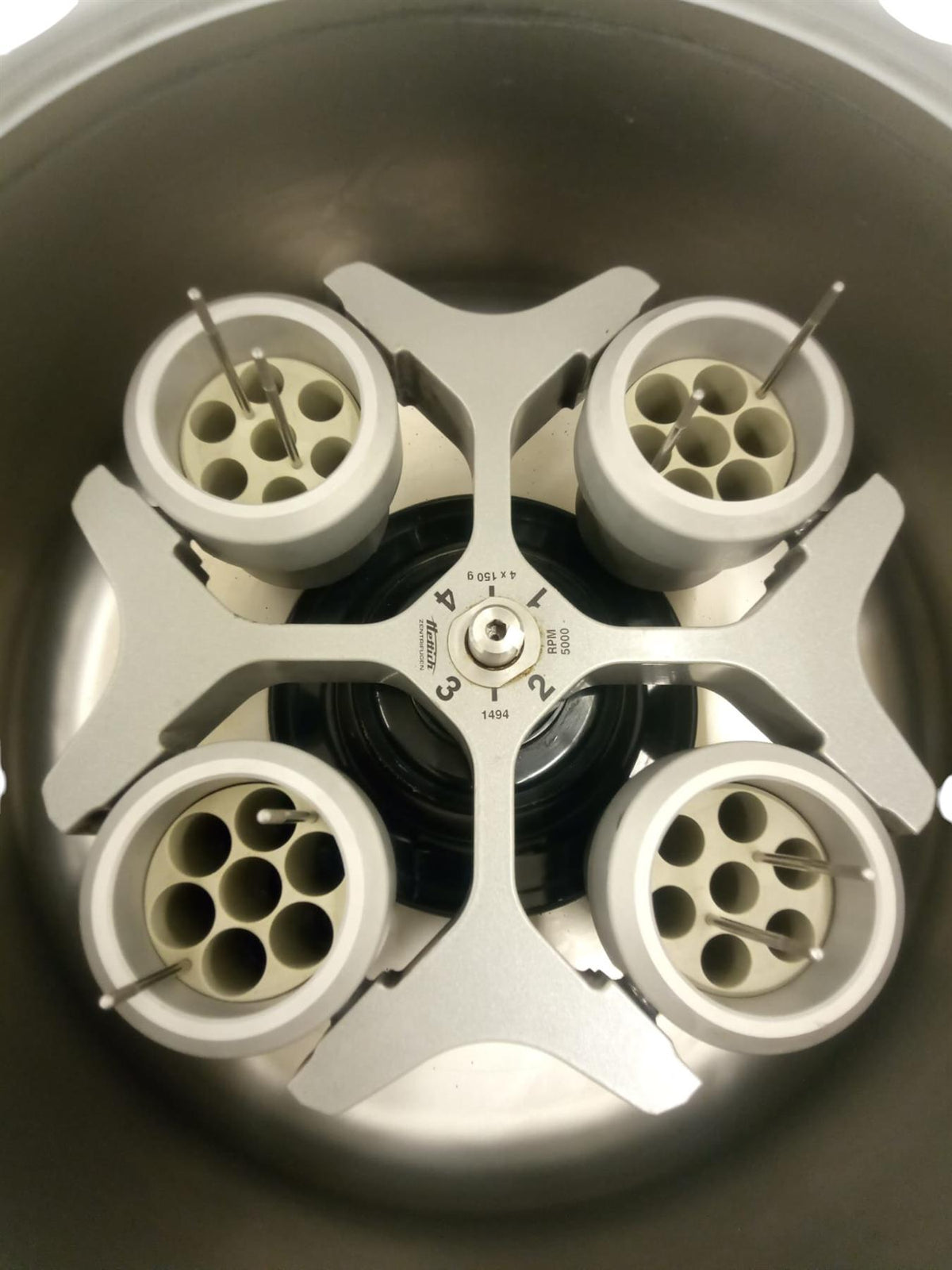 Hettich Universal 320 (1401-01) Centrifuge w/ Model 1494 Rotor & 1425 Buckets