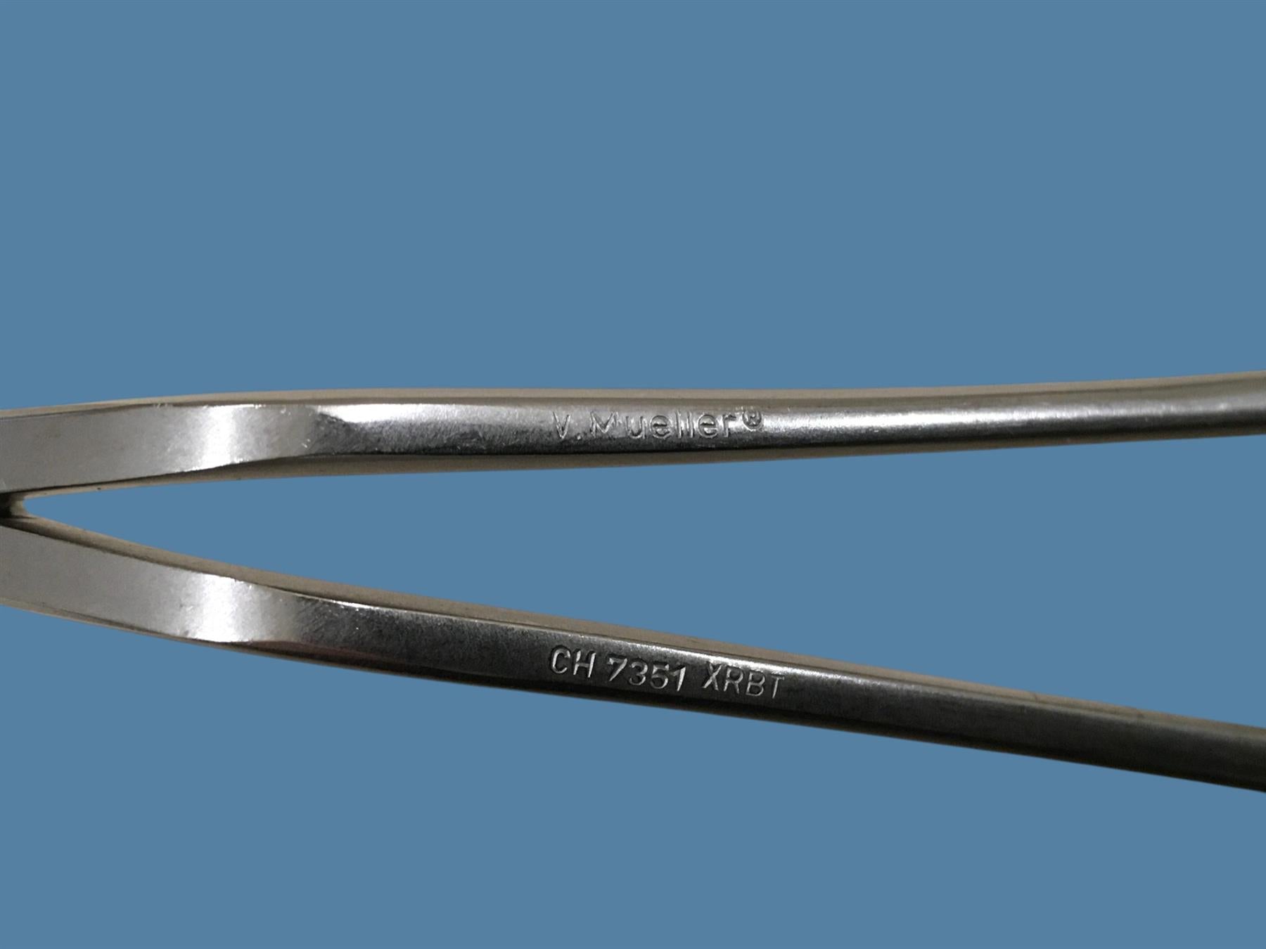 V. Mueller CH 7351 XRBT Kay Clamp, DeBakey Jaws, 8"