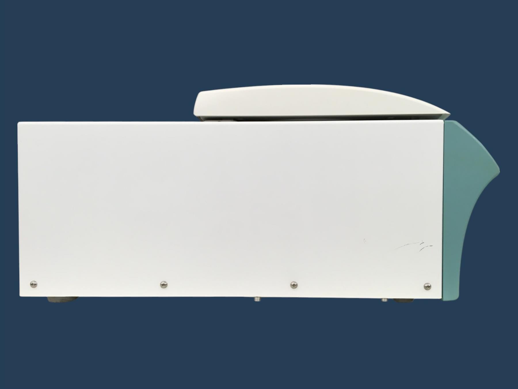 Hettich Mikro 220R 2205-01 Refrigerated Centrifuge w/ 24-Place Rotor 1195-A