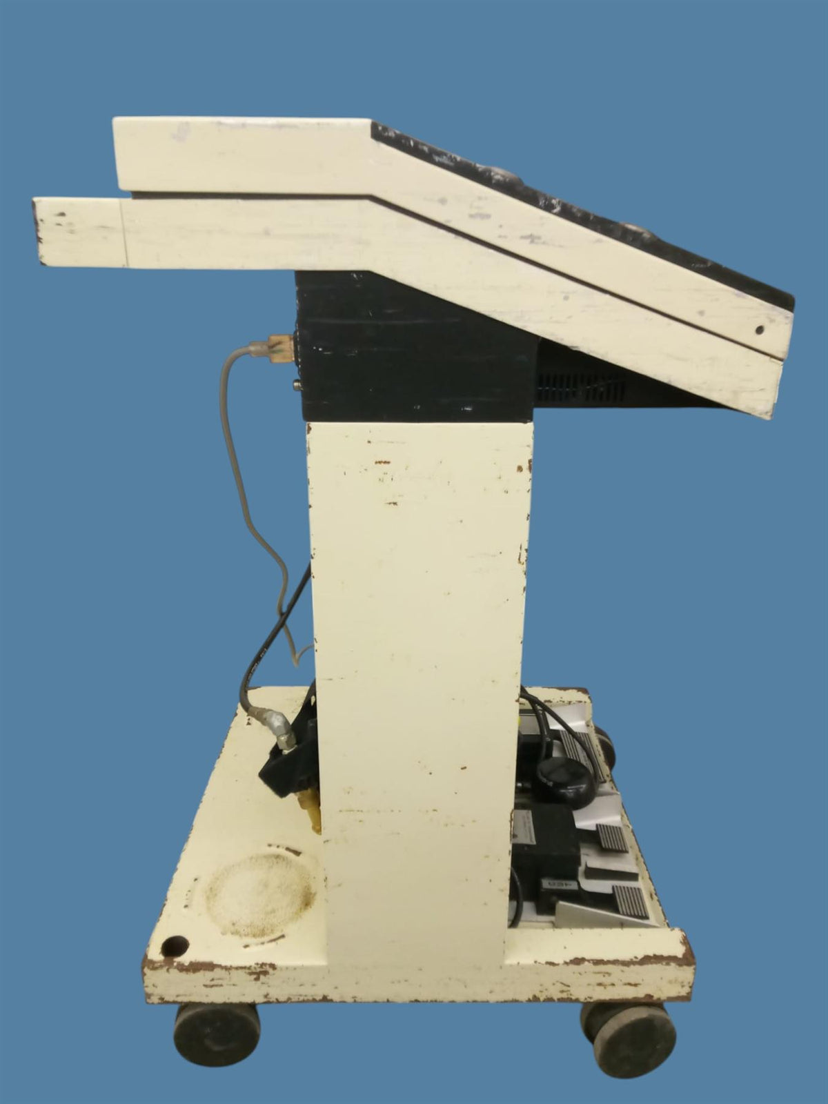 ConMed System 7550 Electrosurgical Generator Unit w/ 3 Footswitches