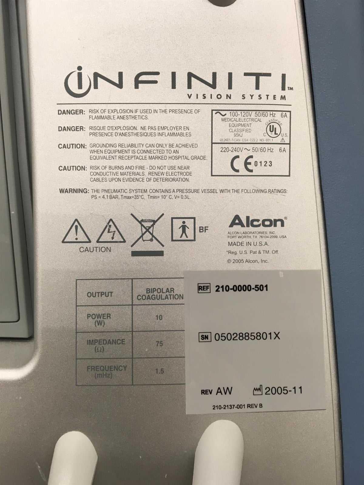 Alcon iNFINITI Vision System (OZil Compatible)  w/ Footswitch, Remote Control