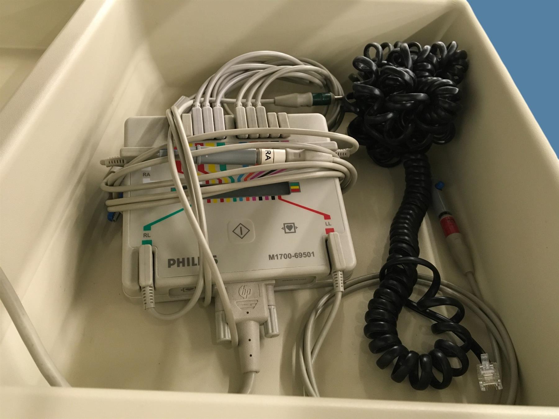 Philips PageWriter XLi M1700A Opt. ABA w/ Cart, Leads & Modem [For Parts/Repair]