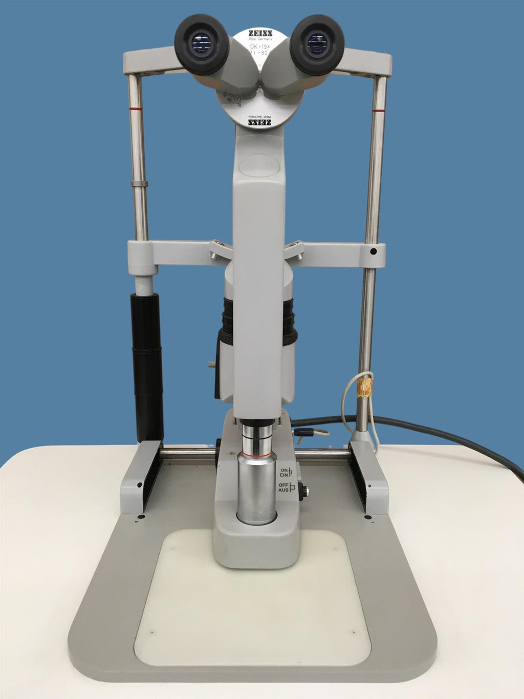 Carl Zeiss 10 SL Slit Lamp w/ OK=19x, ƒ T = 80 Binocular Eyepiece w/ Cart/Stand