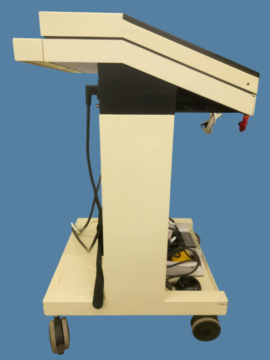 ConMed System 7550 Electrosurgical Generator Unit w/ Footswitches & Adapters