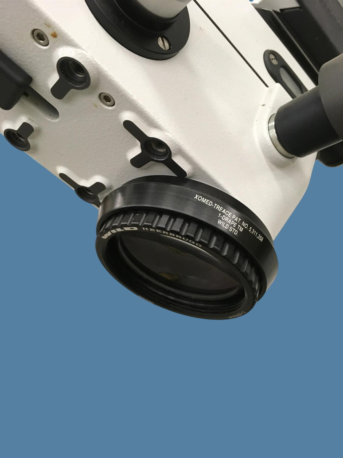 Wild Heerbrugg M691 Surgical Microscope on MS-C / MEL 48 Motorized Stand - Read