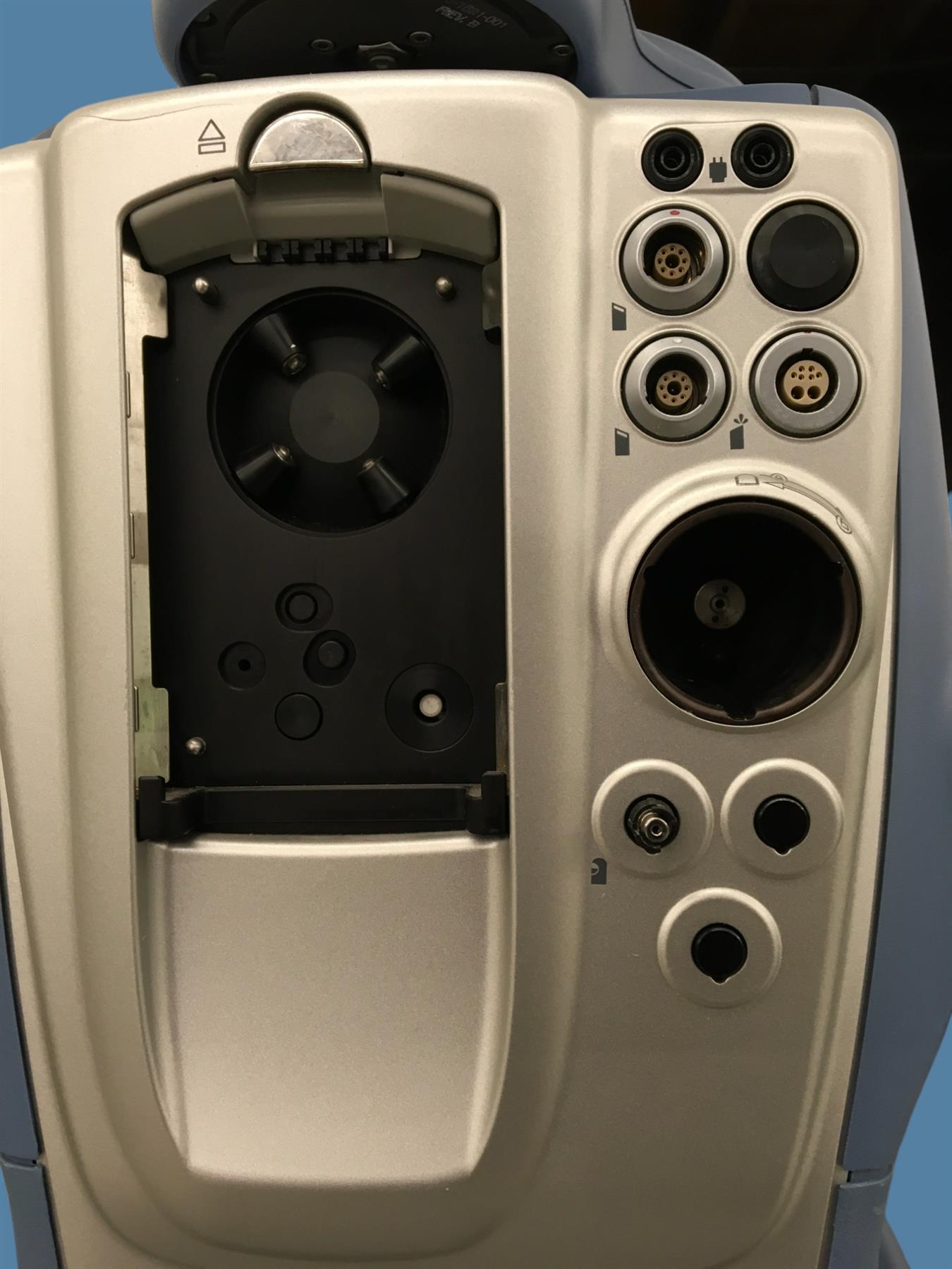 Alcon iNFINITI Vision System (OZil Compatible)  w/ Footswitch, Remote Control