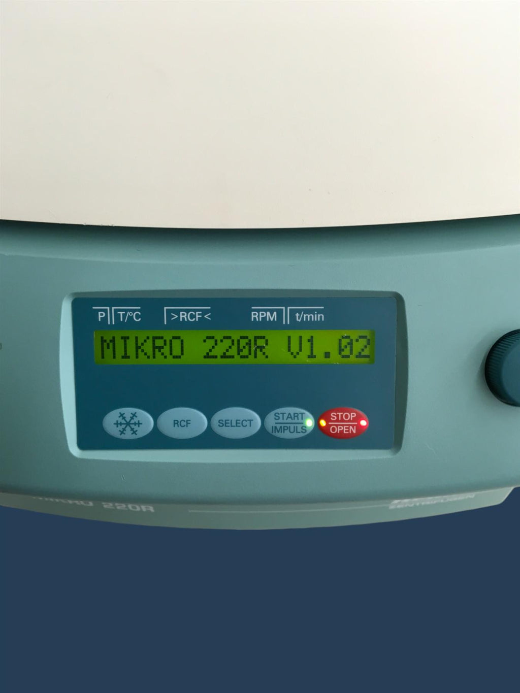 Hettich Mikro 220R 2205-01 Refrigerated Centrifuge w/ 24-Place Rotor 1195-A