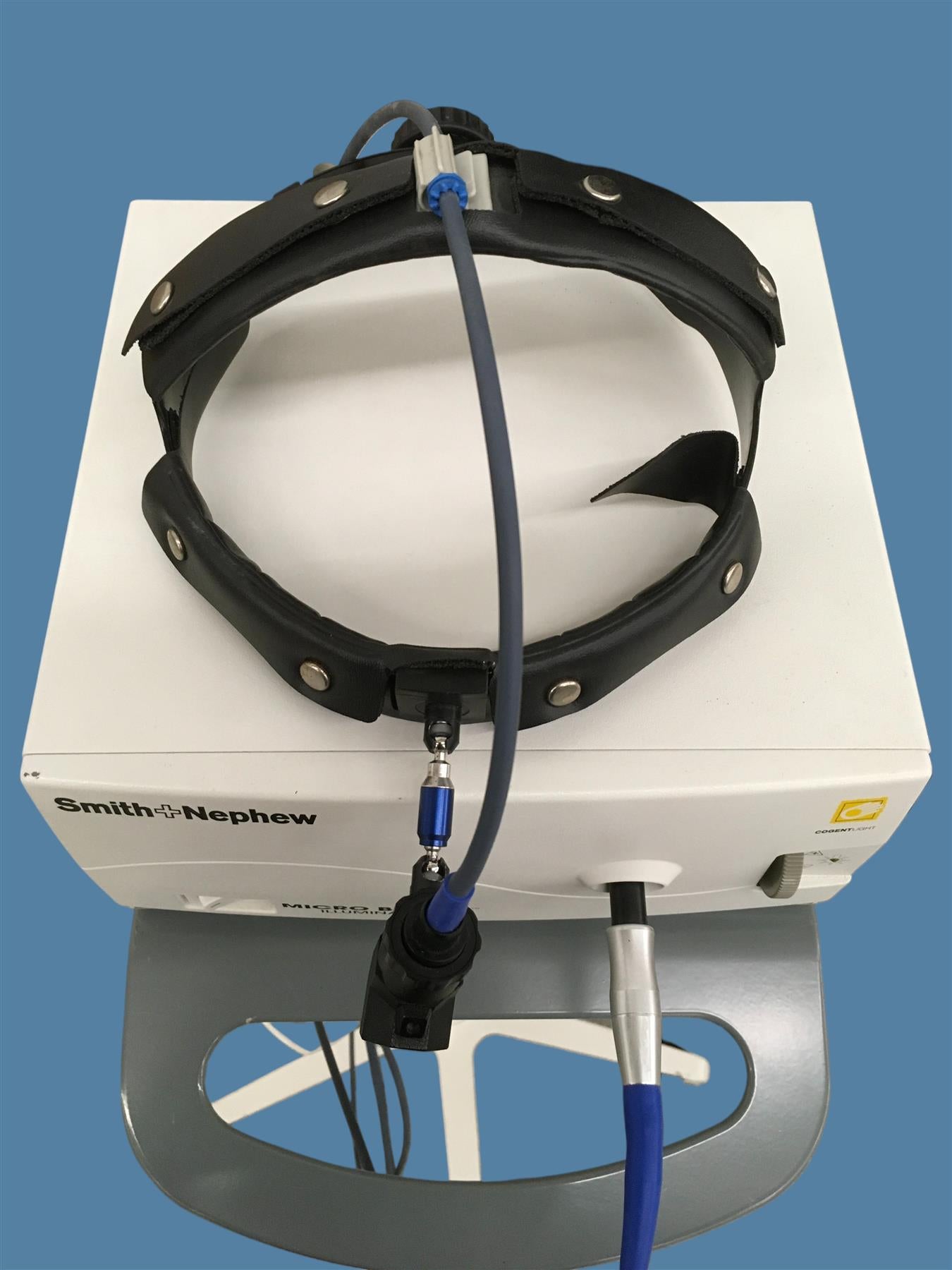 Smith & Nephew 7023-2100 Micro Bright Illuminator & Surgical Headlight w/ Stand