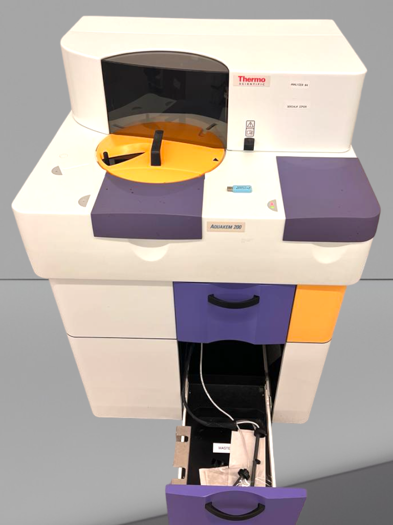 Thermo Scientific Aquakem 200 Photometric Analyzer REF 984206 Type 937
